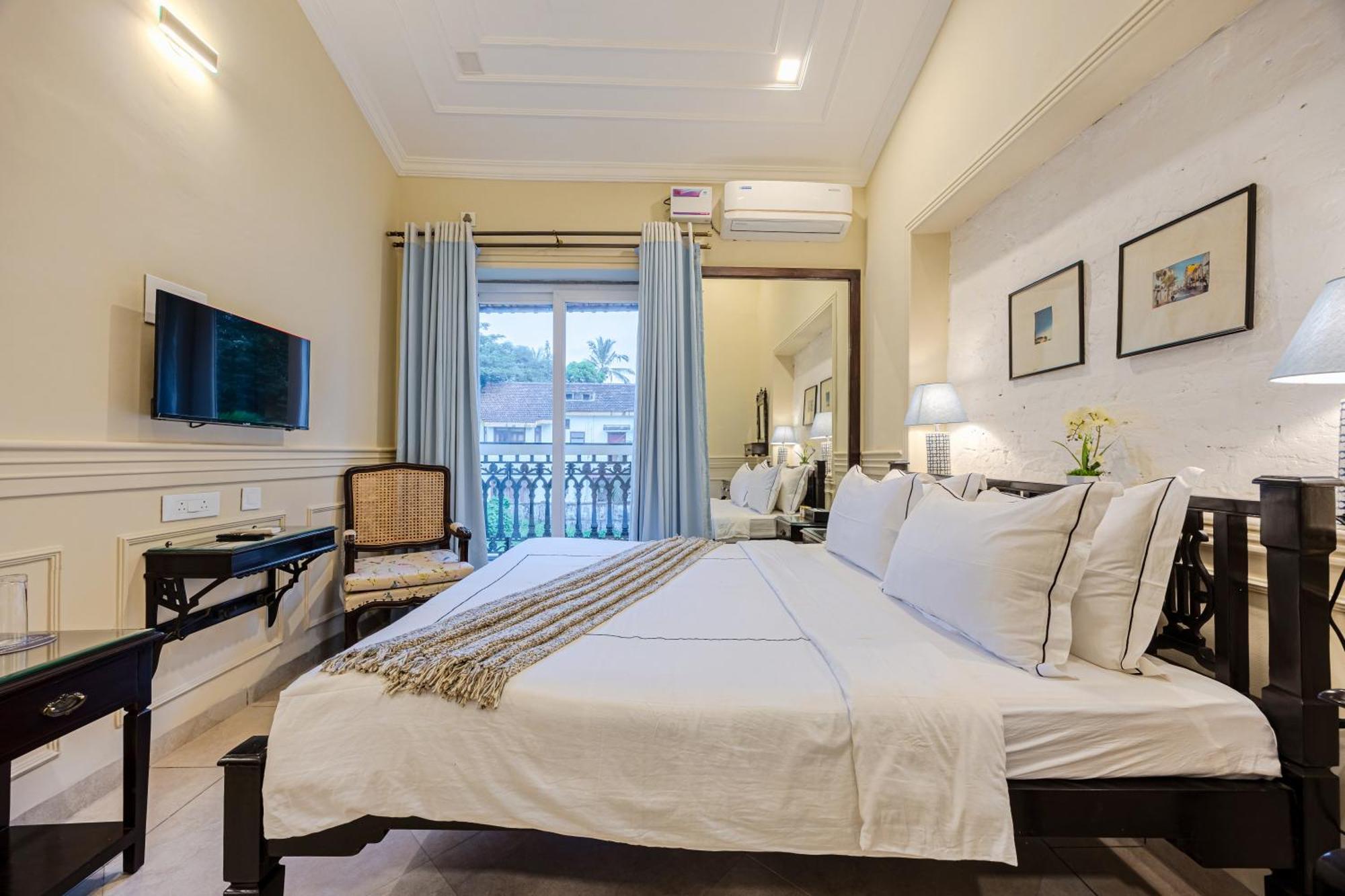Elivaas 4 Bhk Villa Near Beach With Private Pool & Bar - Casa Boa Vida Candolim Eksteriør bilde